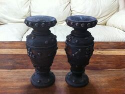 מגוון פמוטי עץ עתיקים