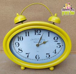 שעון צהוב ענק