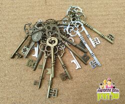 צרור מפתחות עתיקים לטירה
