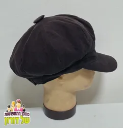 כובע קסקט מחלק עיתונים תקופתי